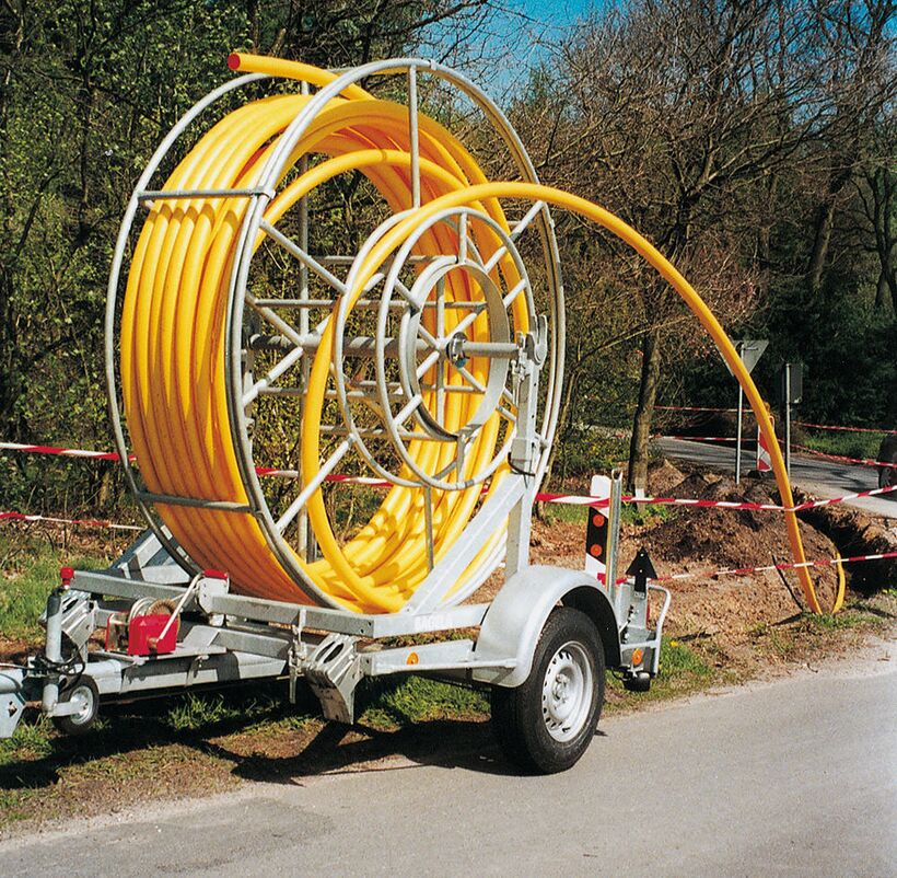 BKT trailer with tube reel