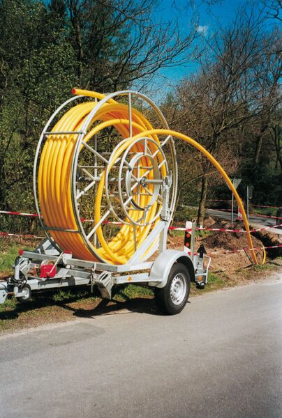 BKT trailer with tube reel