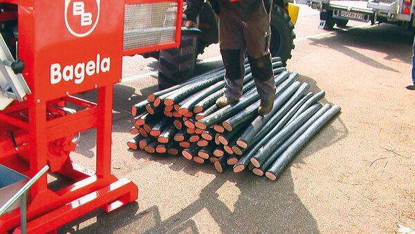 CPC Cable extraction and cutting device with cutted cable